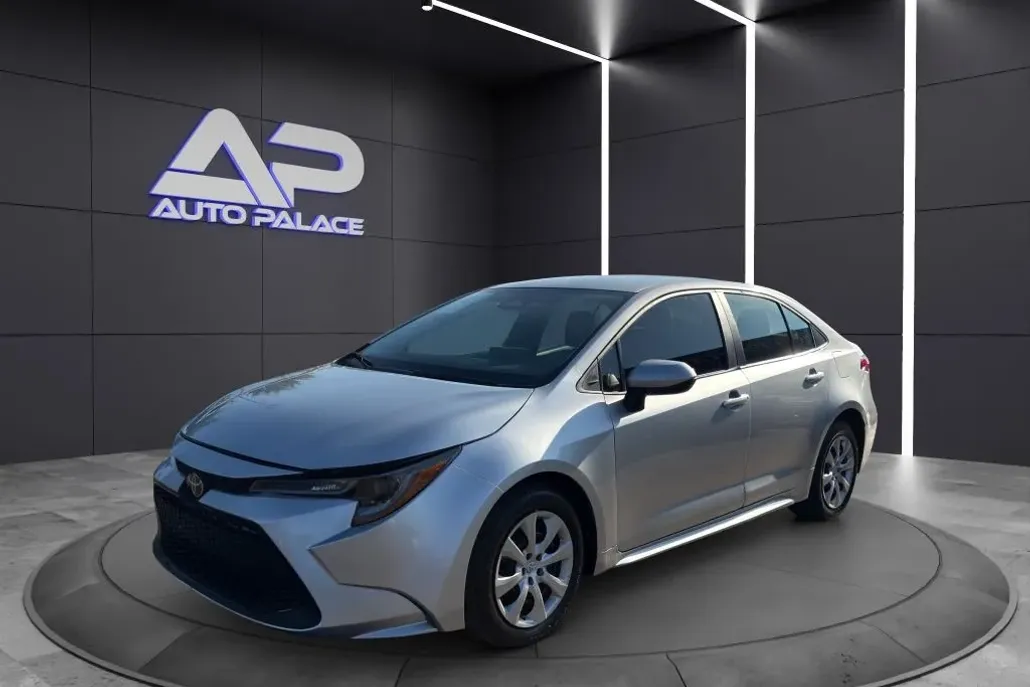 2023 Toyota Corolla LE photo 1