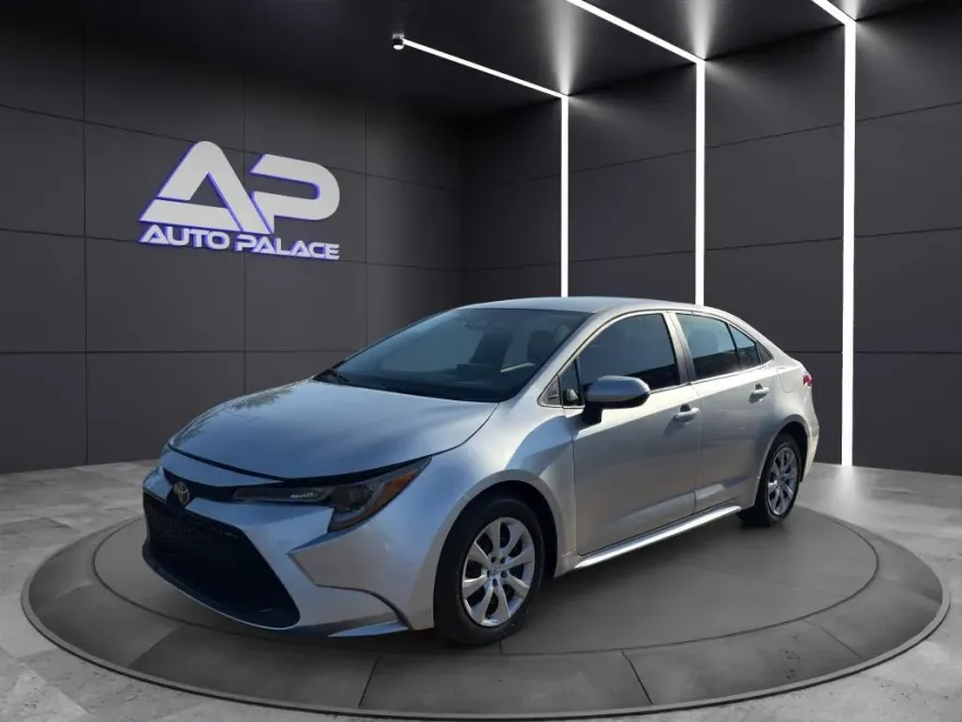 2023 Toyota Corolla LE photo 1