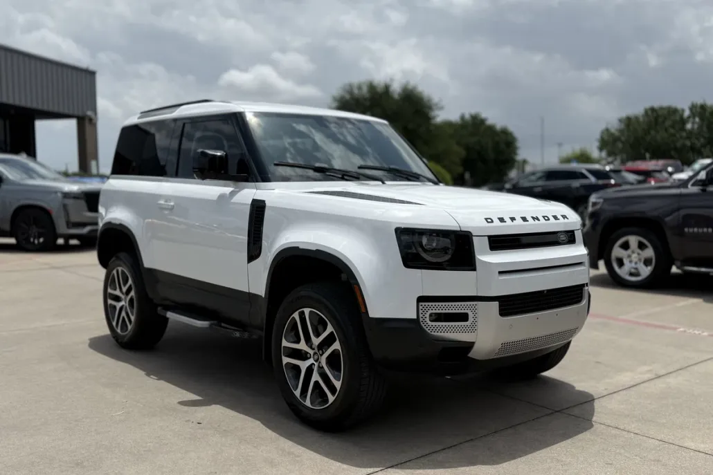 2023 Land Rover Defender S photo 1