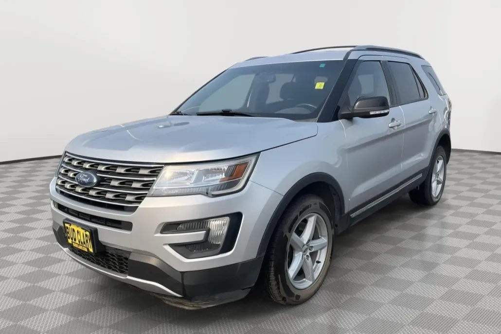2016 Ford Explorer XLT photo 1
