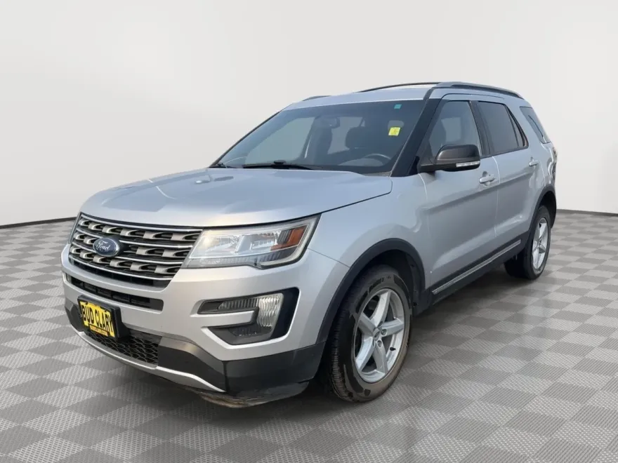 2016 Ford Explorer XLT photo 1