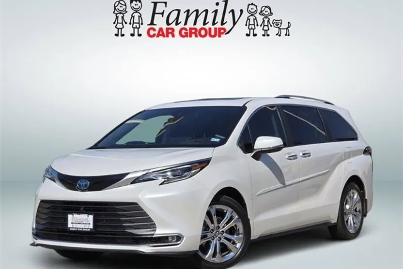 2024 Toyota Sienna Platinum photo 1
