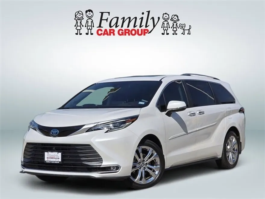 2024 Toyota Sienna Platinum photo 1