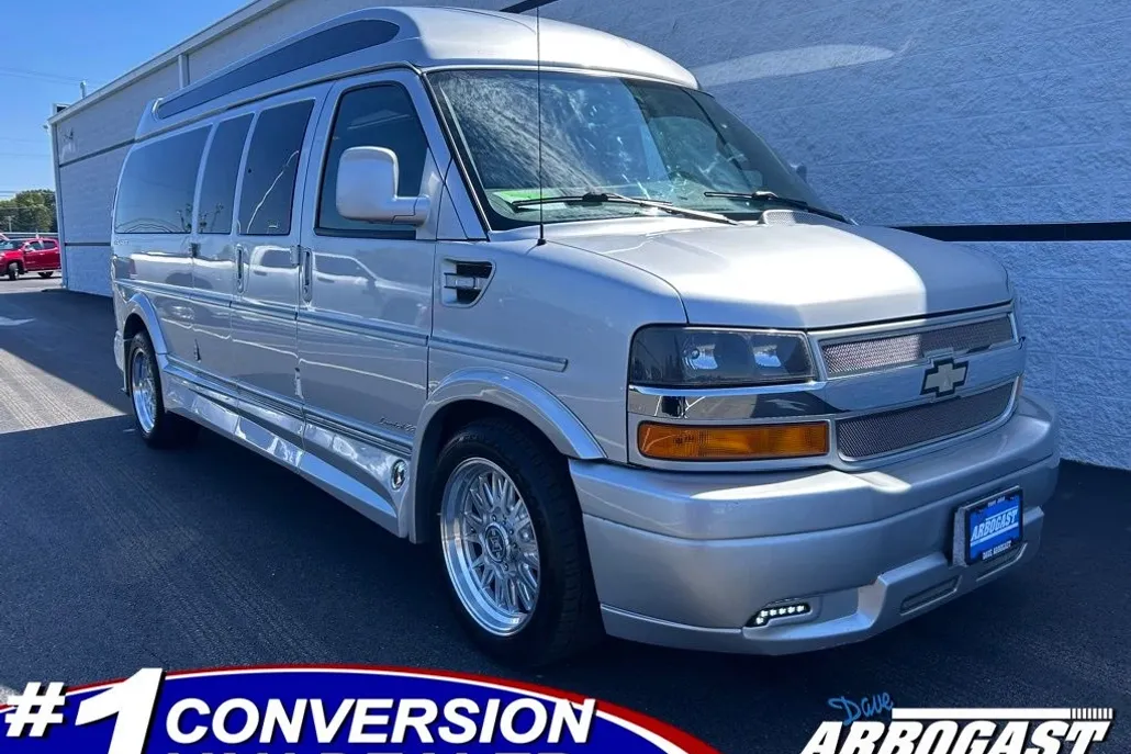 2017 Chevrolet Express photo 1