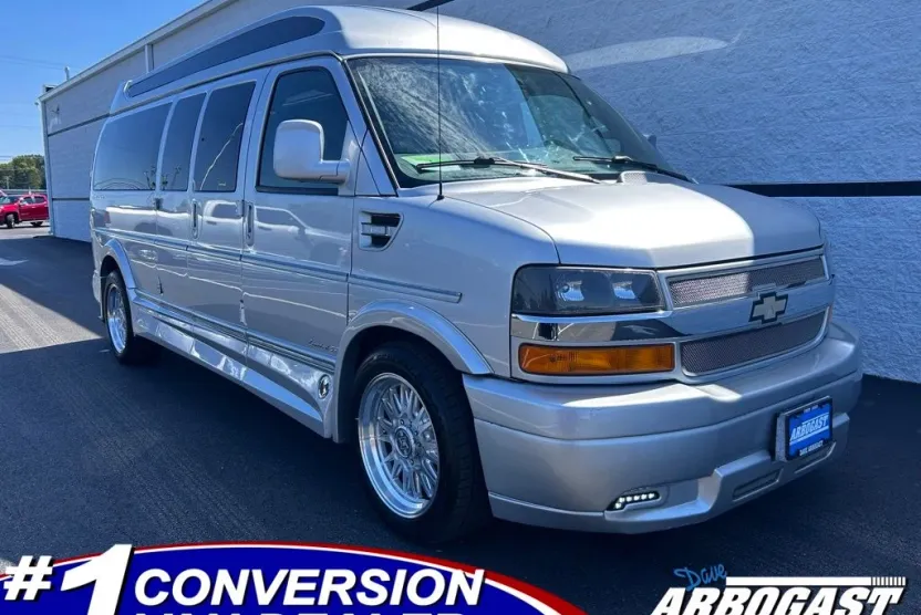 2017 Chevrolet Express photo 1