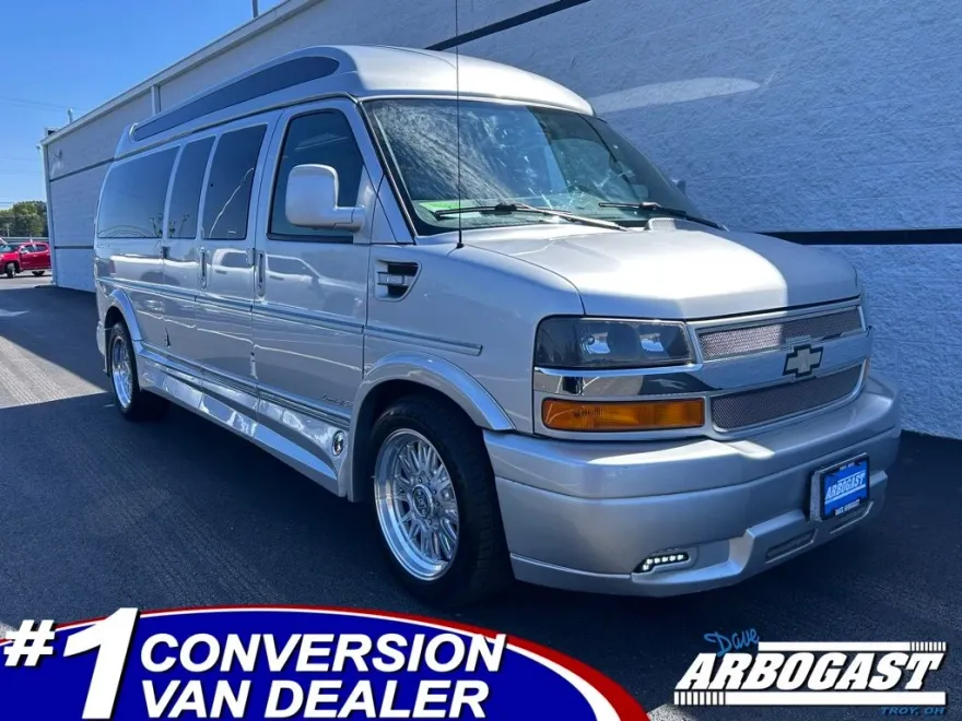 2017 Chevrolet Express photo 1