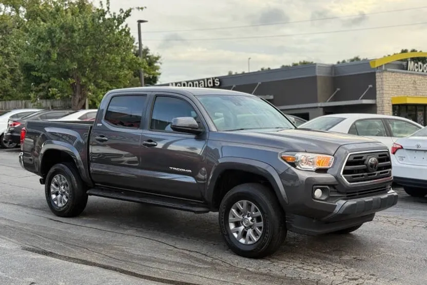 2019 Toyota Tacoma SR5 V6 photo 1