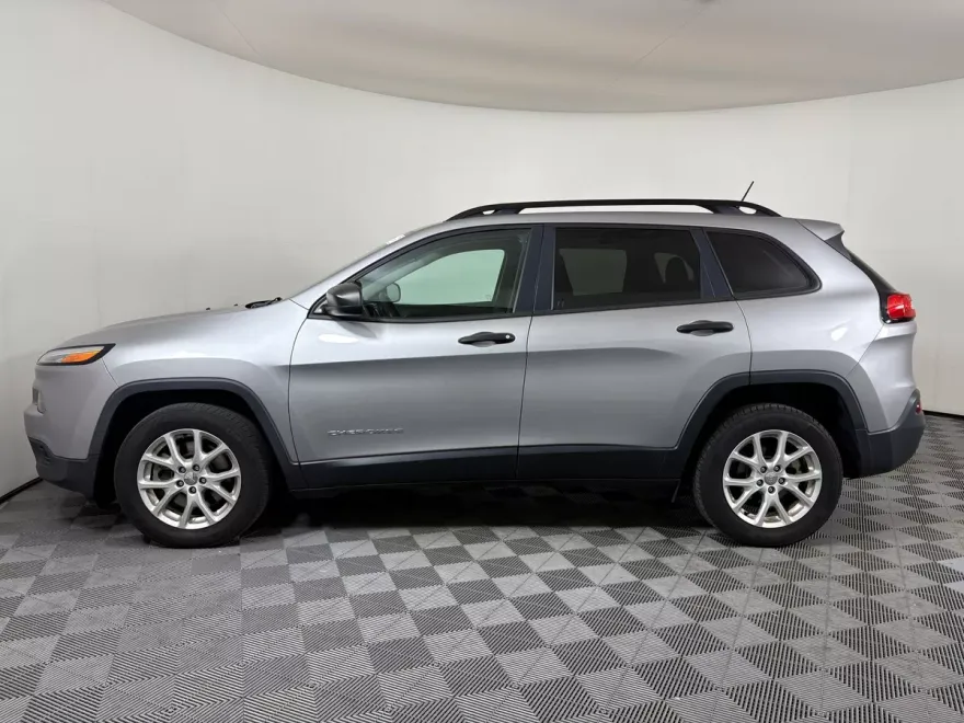 2017 Jeep Cherokee Sport photo 1