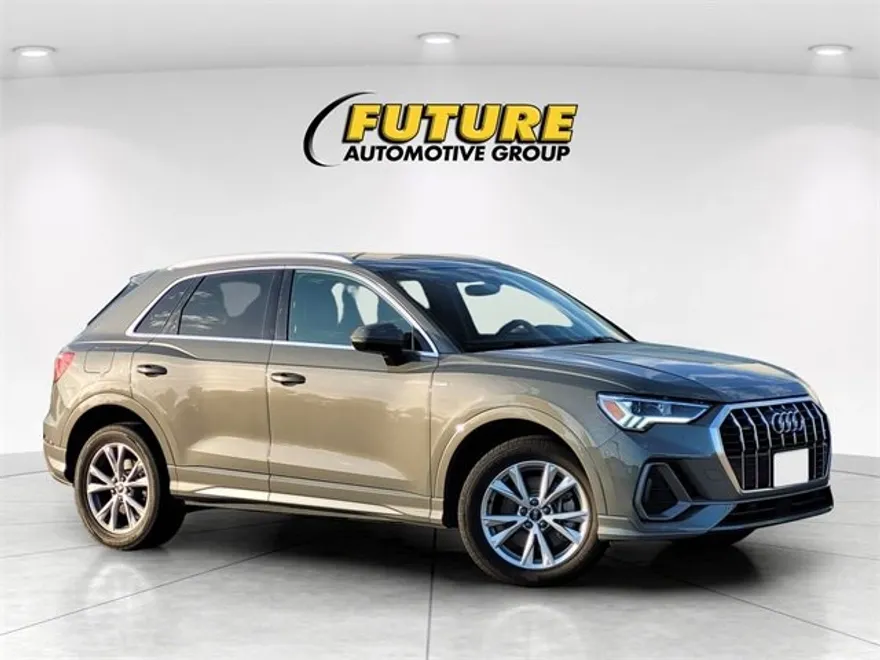 2023 Audi Q3 S line Premium photo 1