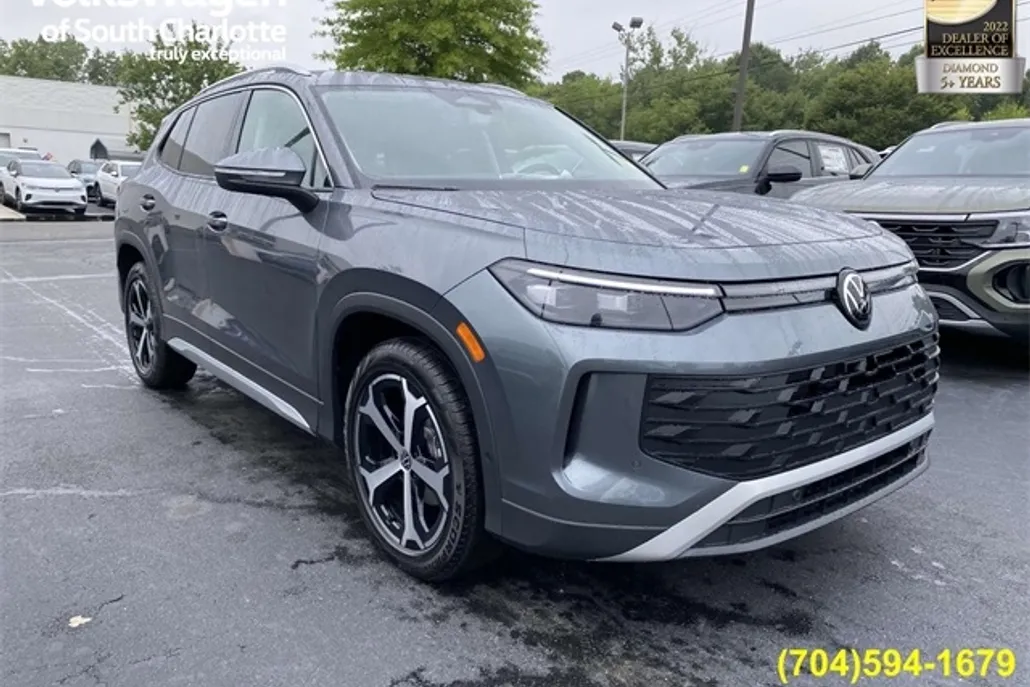 2025 Volkswagen Tiguan SE photo 1