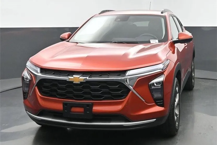 2024 Chevrolet Trax LT photo 1