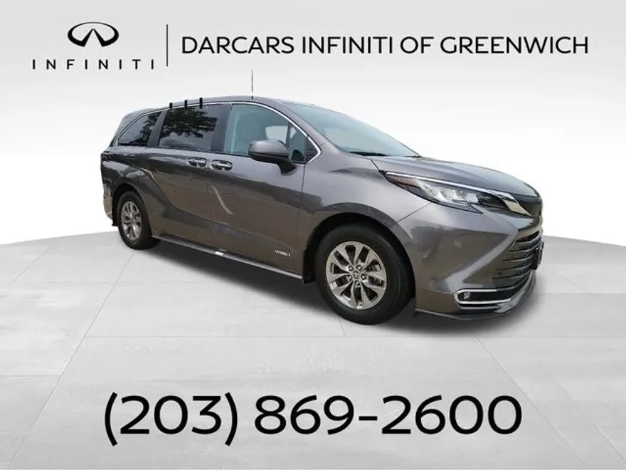 2021 Toyota Sienna XLE photo 1