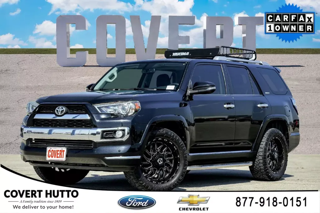 2018 Toyota RAV4 LE photo 1
