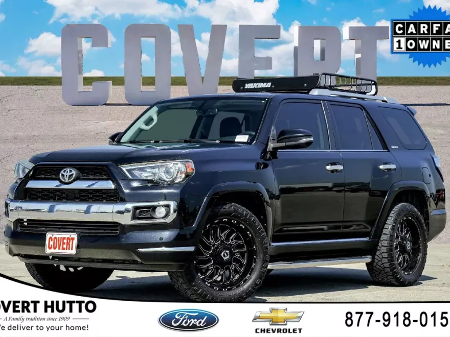 2018 Toyota RAV4 LE photo 1