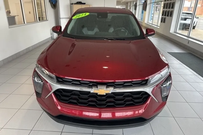 2024 Chevrolet Trax LS photo 1