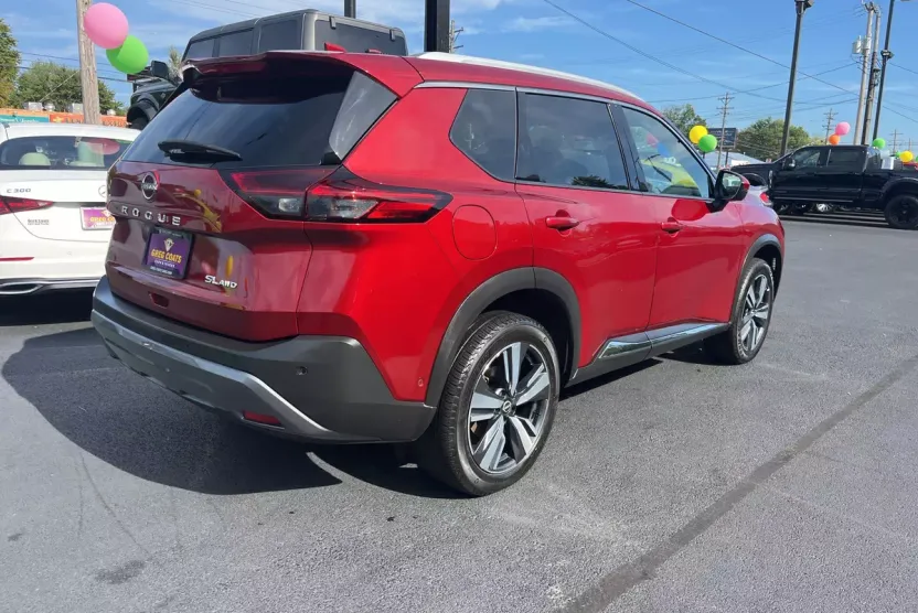 2023 Nissan Rogue SL photo 1