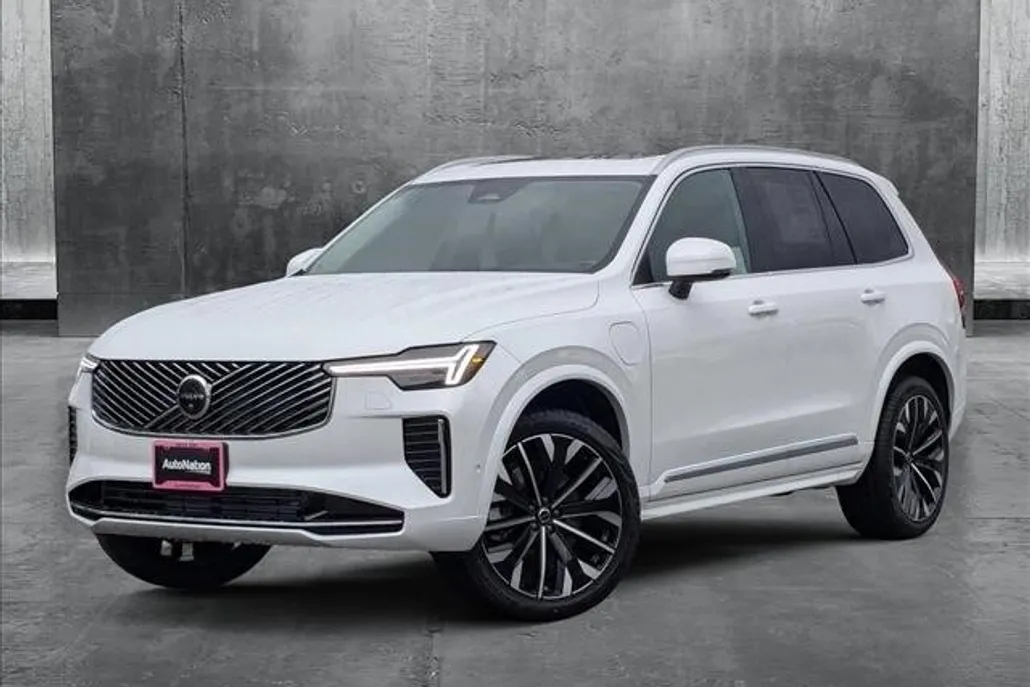2025 Volvo XC90 Plus photo 1