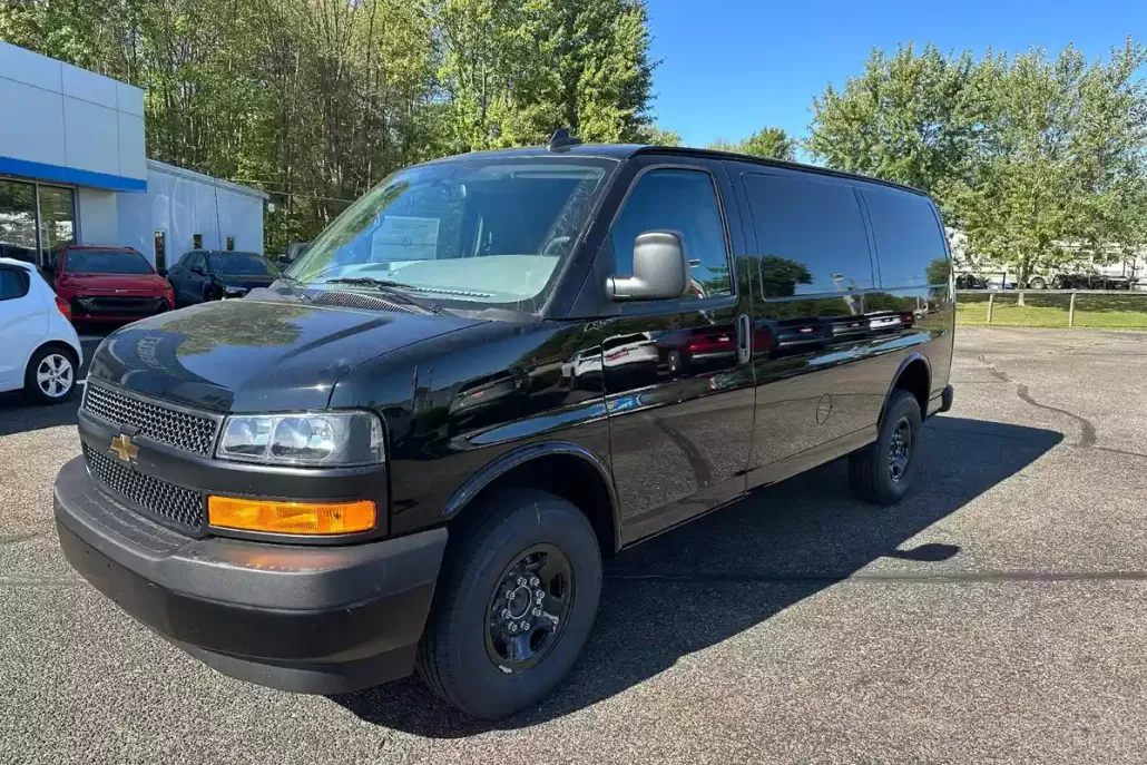 2025 Chevrolet Express Cargo 2500 Base photo 1