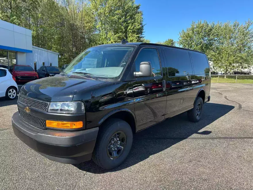 2025 Chevrolet Express Cargo 2500 Base photo 1