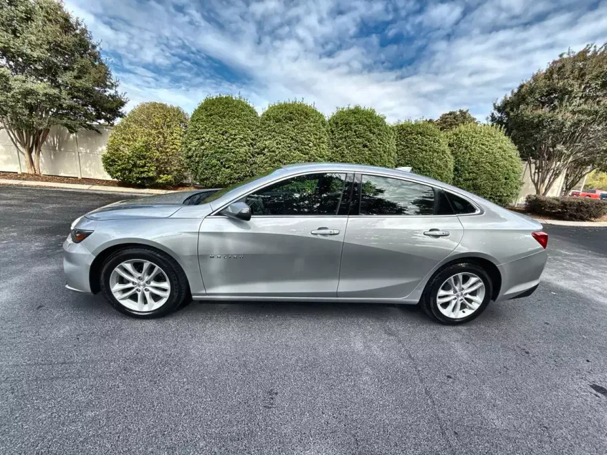 2018 Chevrolet Malibu 1LT photo 1
