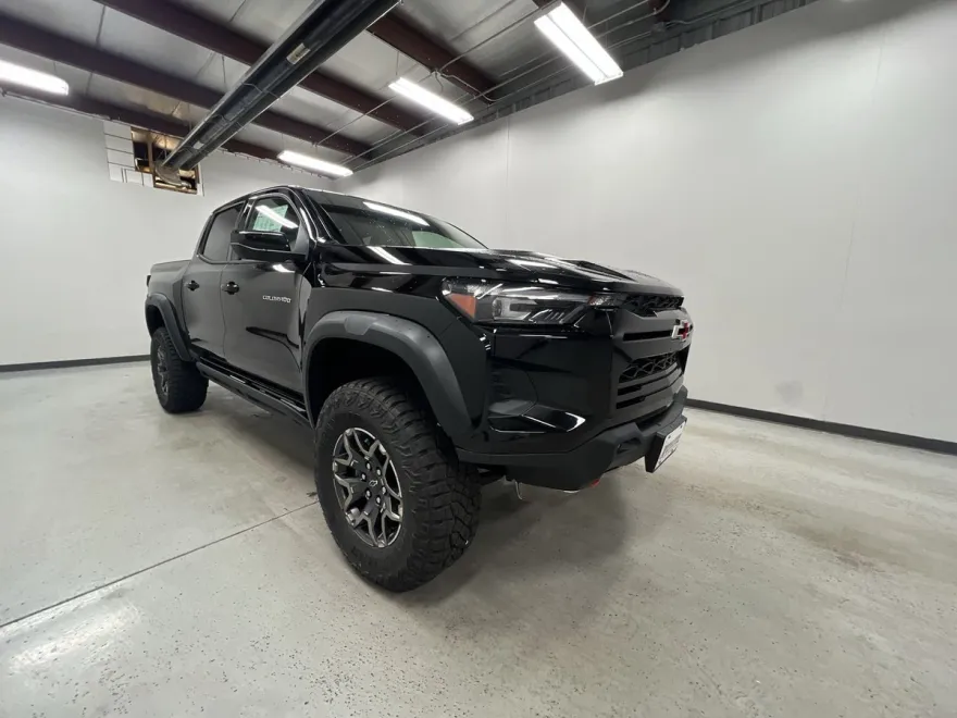2025 Chevrolet Colorado ZR2 photo 1
