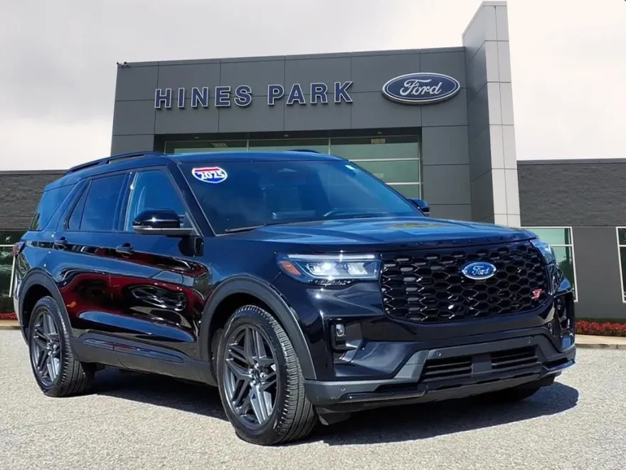 2025 Ford Explorer ST photo 1