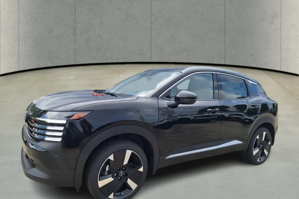 2025 Nissan Kicks SR photo 1