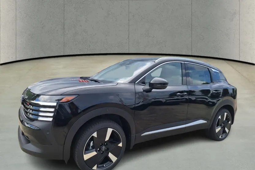 2025 Nissan Kicks SR photo 1