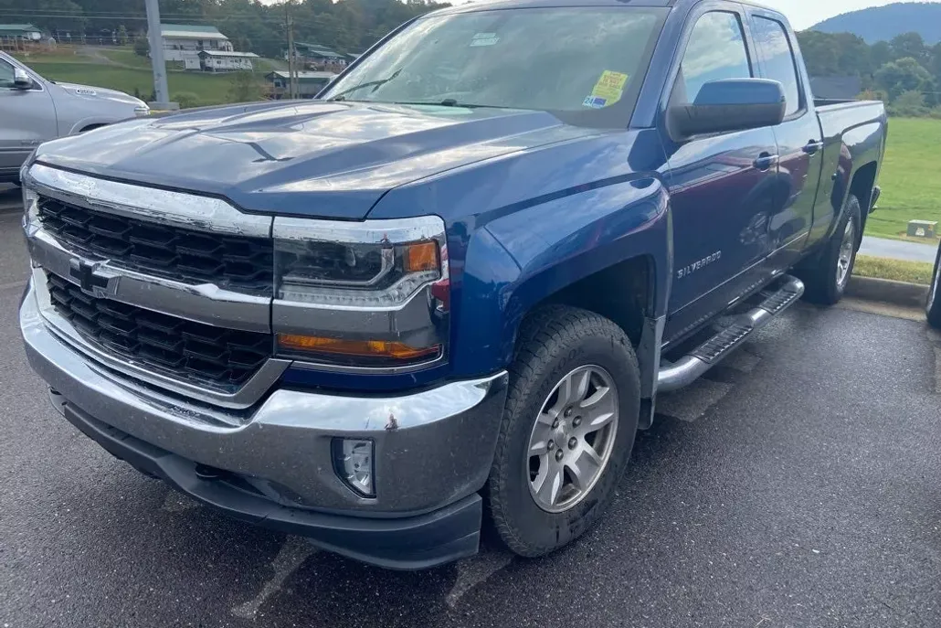 2018 Chevrolet Silverado 1500 LT photo 1