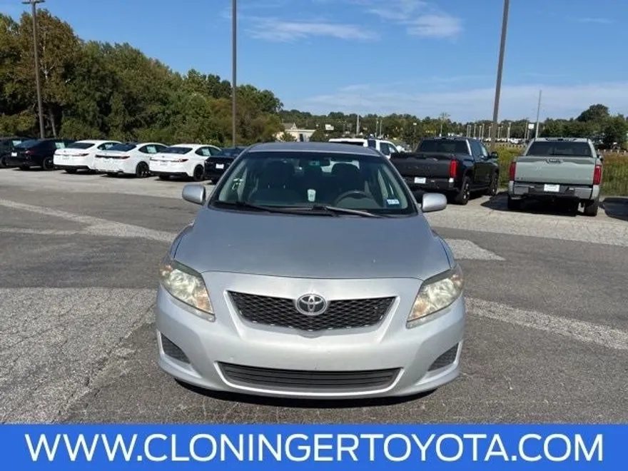 2010 Toyota Corolla LE photo 1