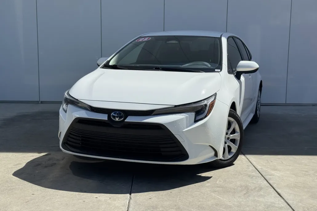 2023 Toyota Corolla Hybrid LE photo 1