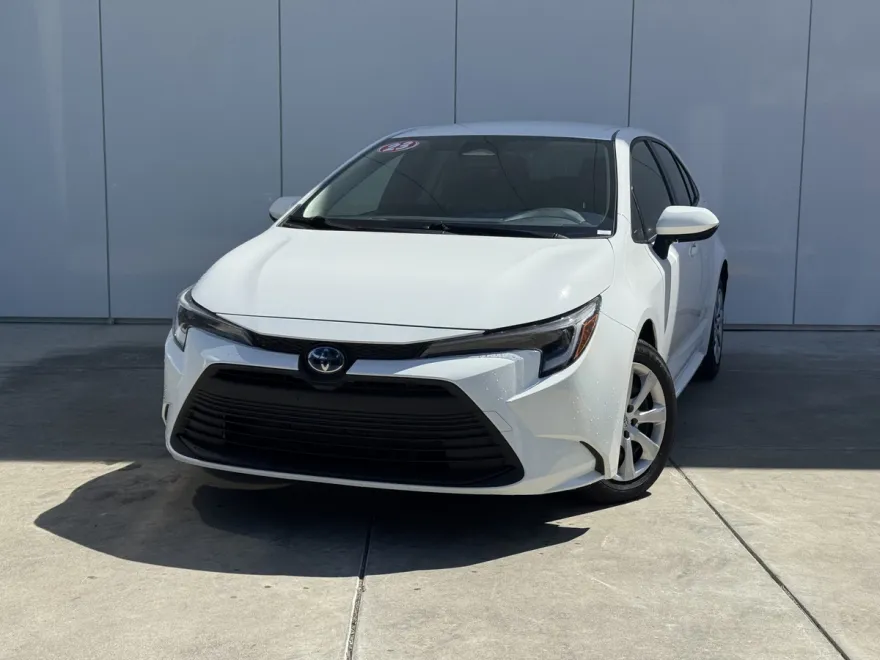 2023 Toyota Corolla Hybrid LE photo 1