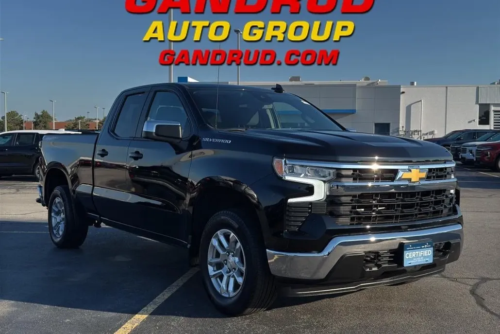 2022 Chevrolet Silverado 1500 LT photo 1