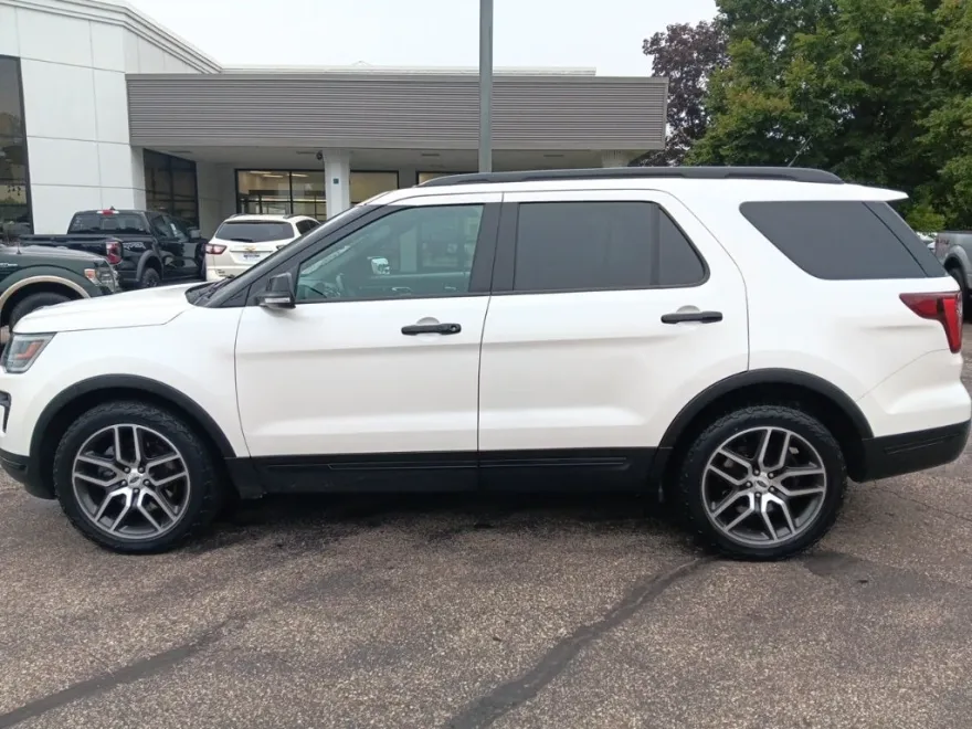 2018 Ford Explorer Sport photo 1
