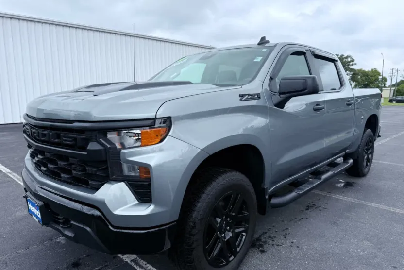 2024 Chevrolet Silverado 1500 Custom Trail Boss photo 1