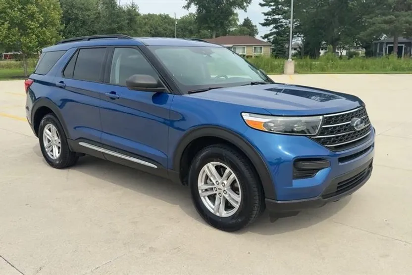 2020 Ford Explorer XLT photo 1