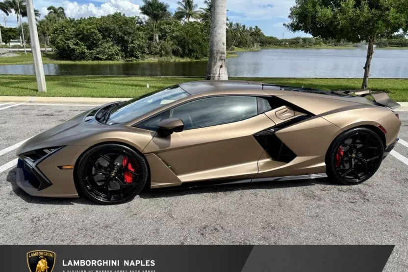 2024 Lamborghini Revuelto photo 1