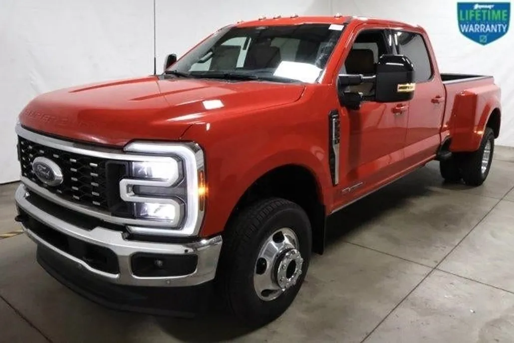 2025 Ford F-350 Lariat photo 1