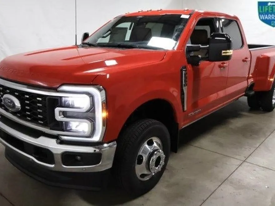 2025 Ford F-350 Lariat photo 1