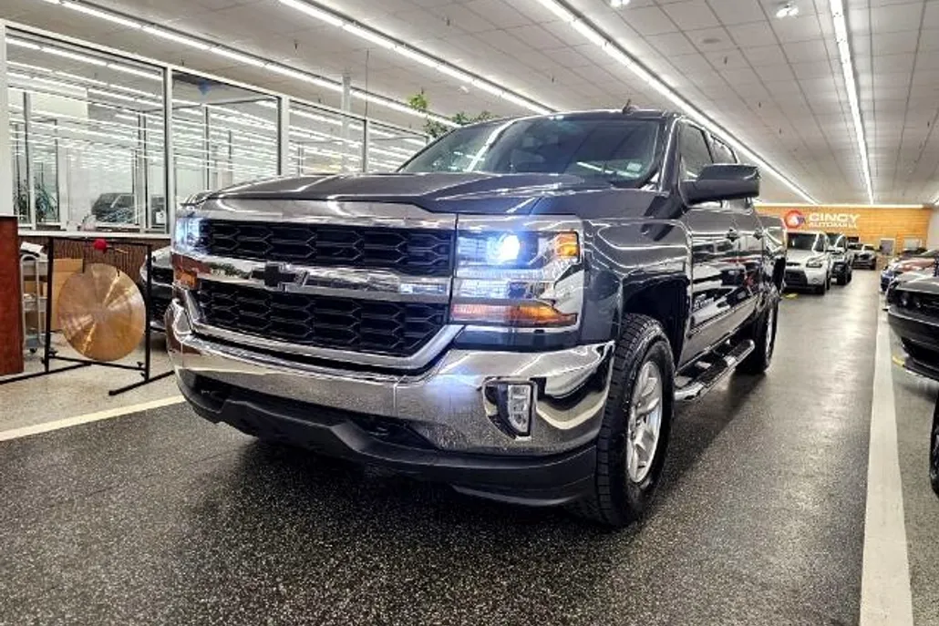 2018 Chevrolet Silverado 1500 LT photo 1