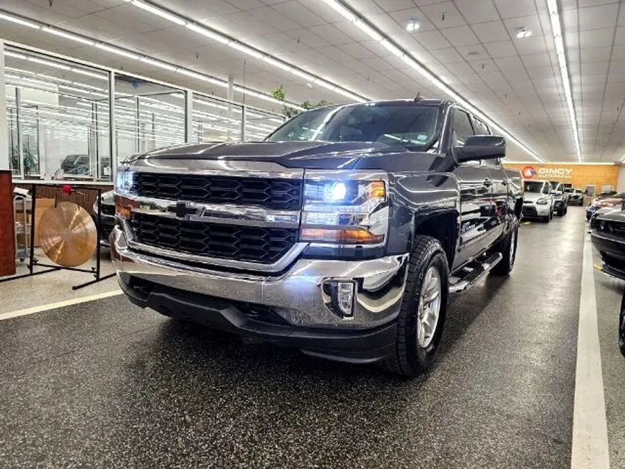 2018 Chevrolet Silverado 1500 LT photo 1