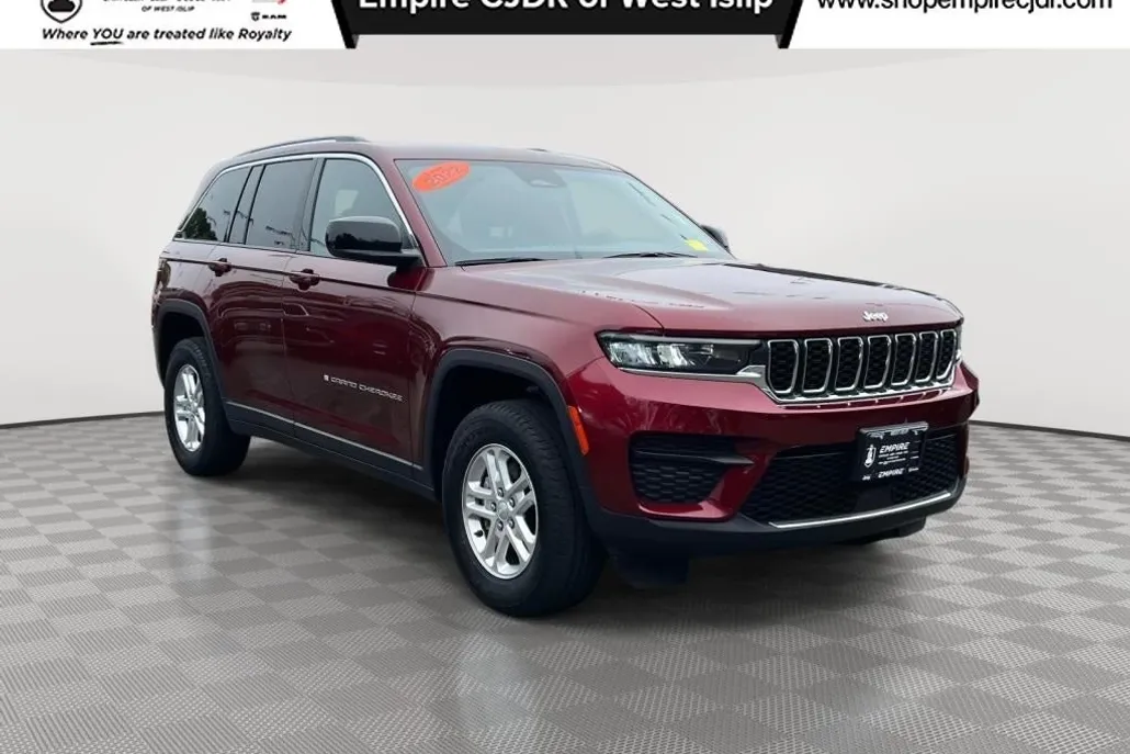 2022 Jeep Grand Cherokee Laredo photo 1