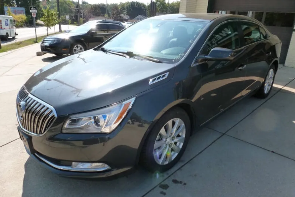 2015 Buick LaCrosse Base photo 1