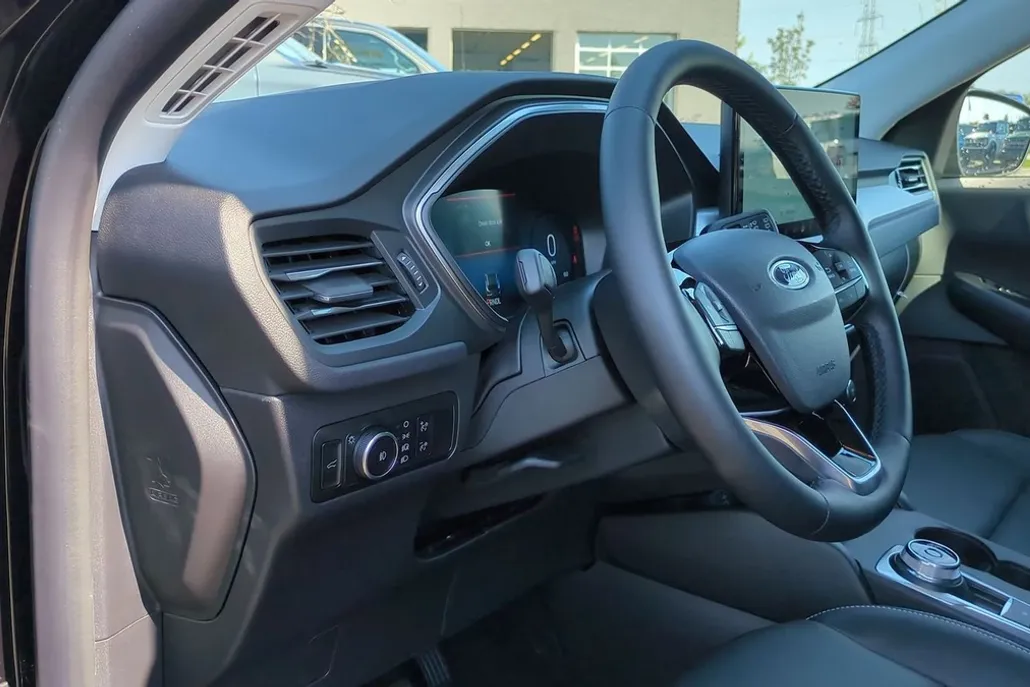 2025 Ford Escape Hybrid Platinum photo 1