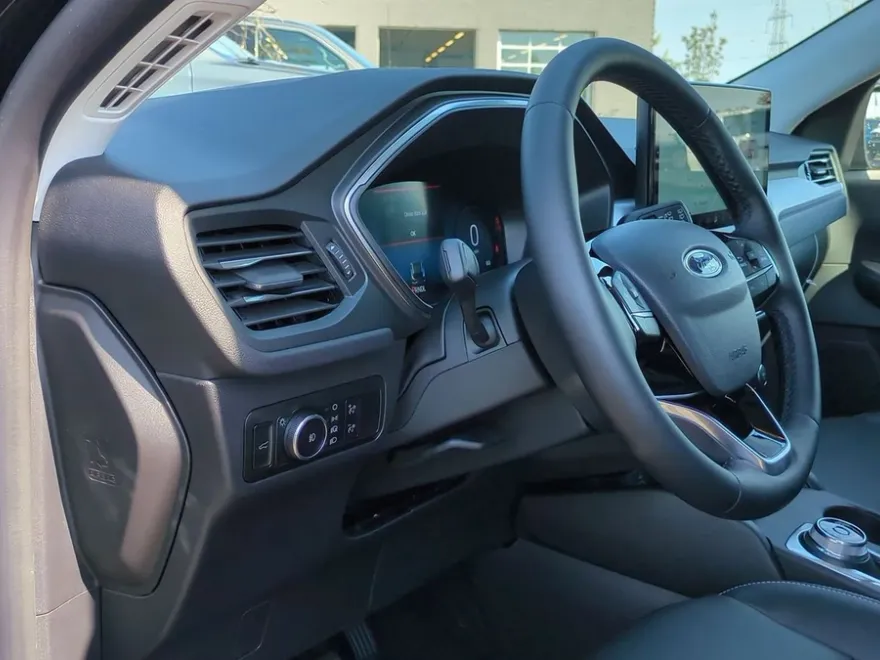 2025 Ford Escape Hybrid Platinum photo 1