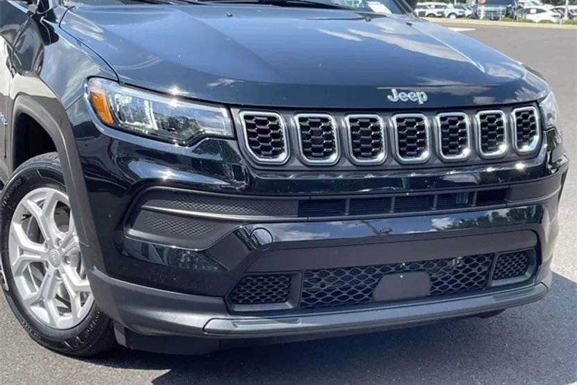 2024 Jeep Compass Sport photo 1