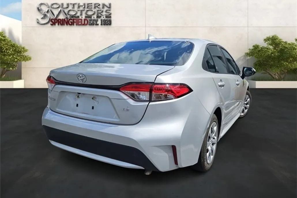 2022 Toyota Corolla LE photo 1