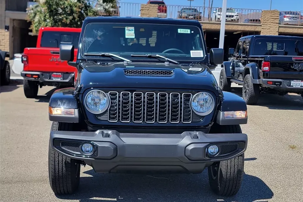 2025 Jeep Gladiator Sport S photo 1