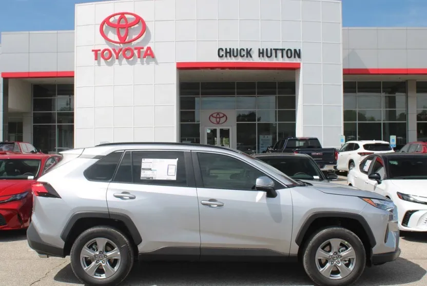 2025 Toyota RAV4 XLE photo 1