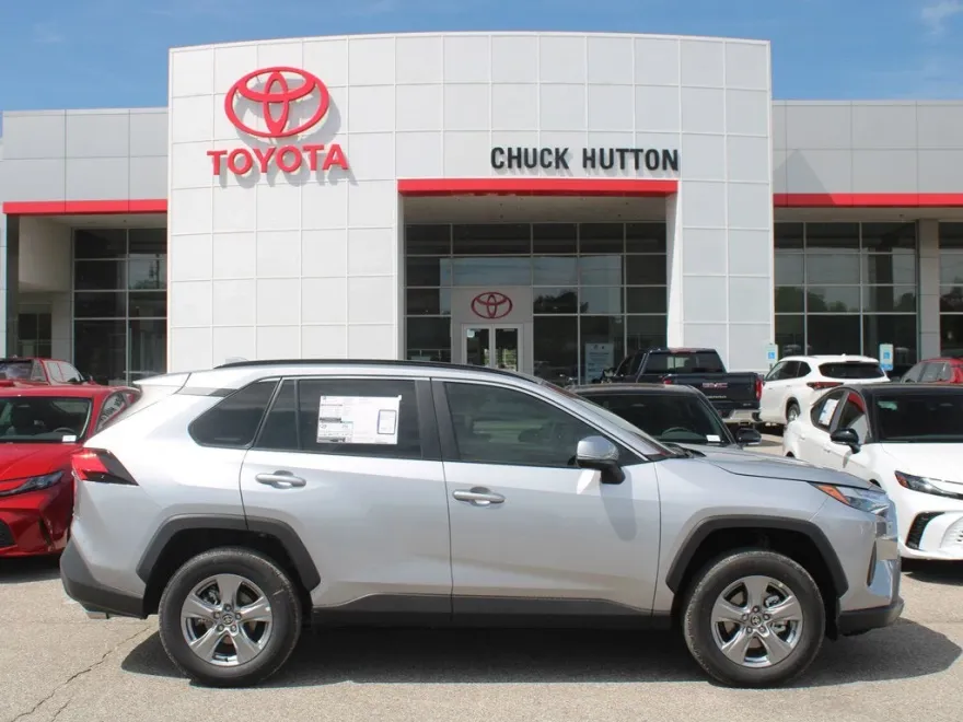 2025 Toyota RAV4 XLE photo 1